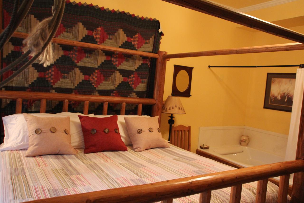 Hines Mansion - thumb 27