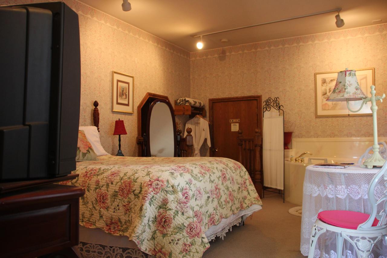 Hines Mansion - thumb 0