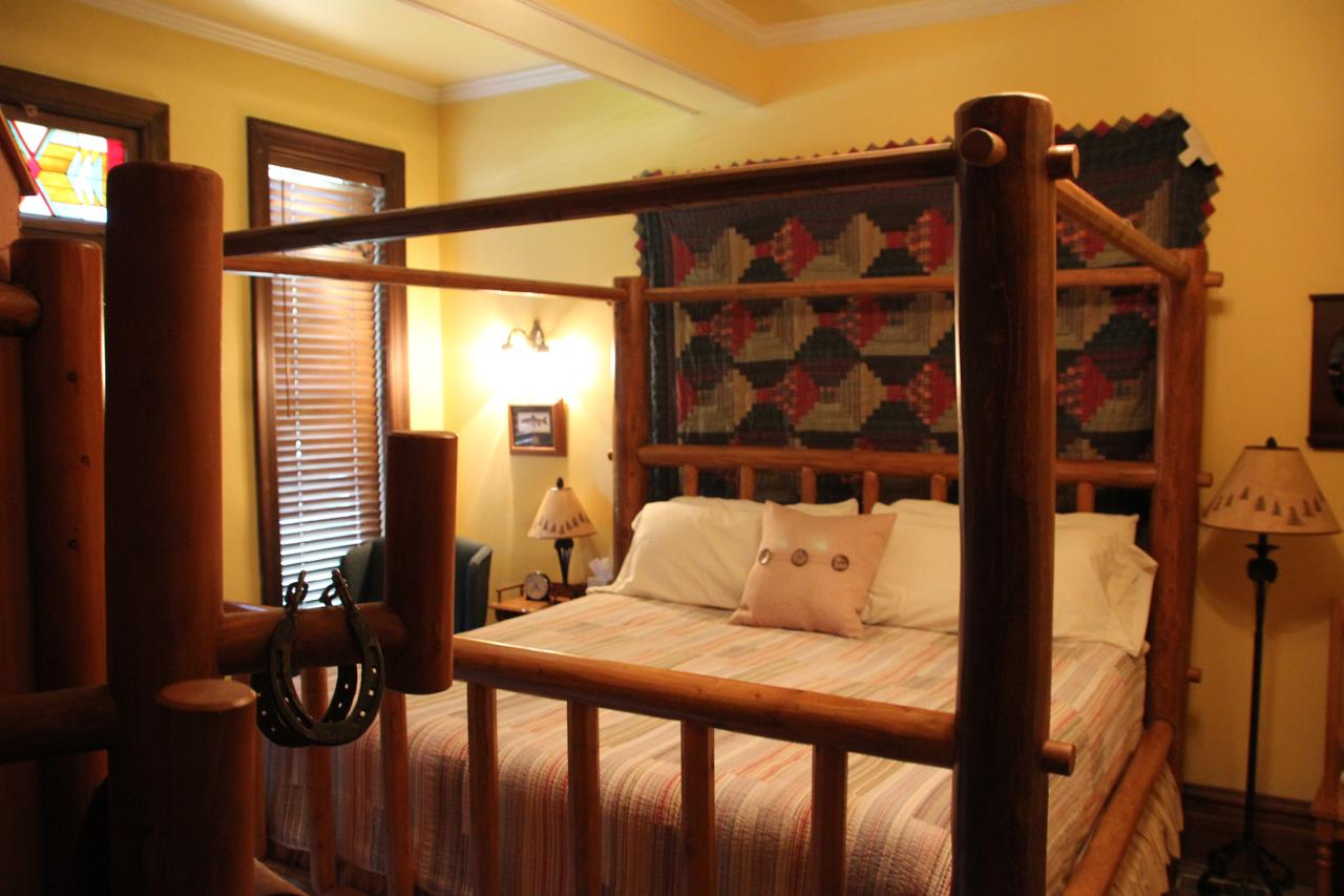 Hines Mansion - thumb 15