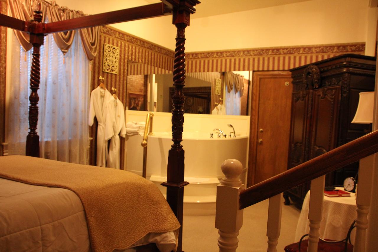 Hines Mansion - thumb 31