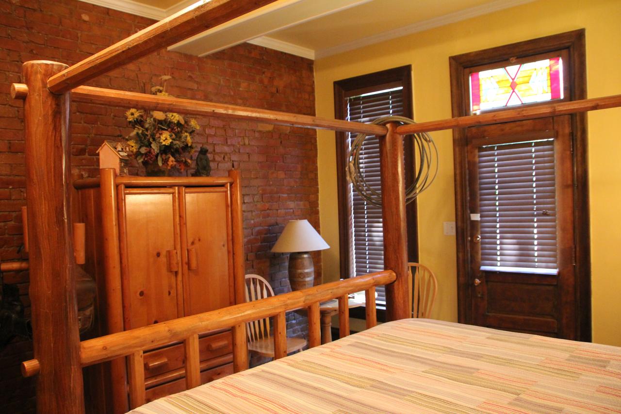 Hines Mansion - thumb 40