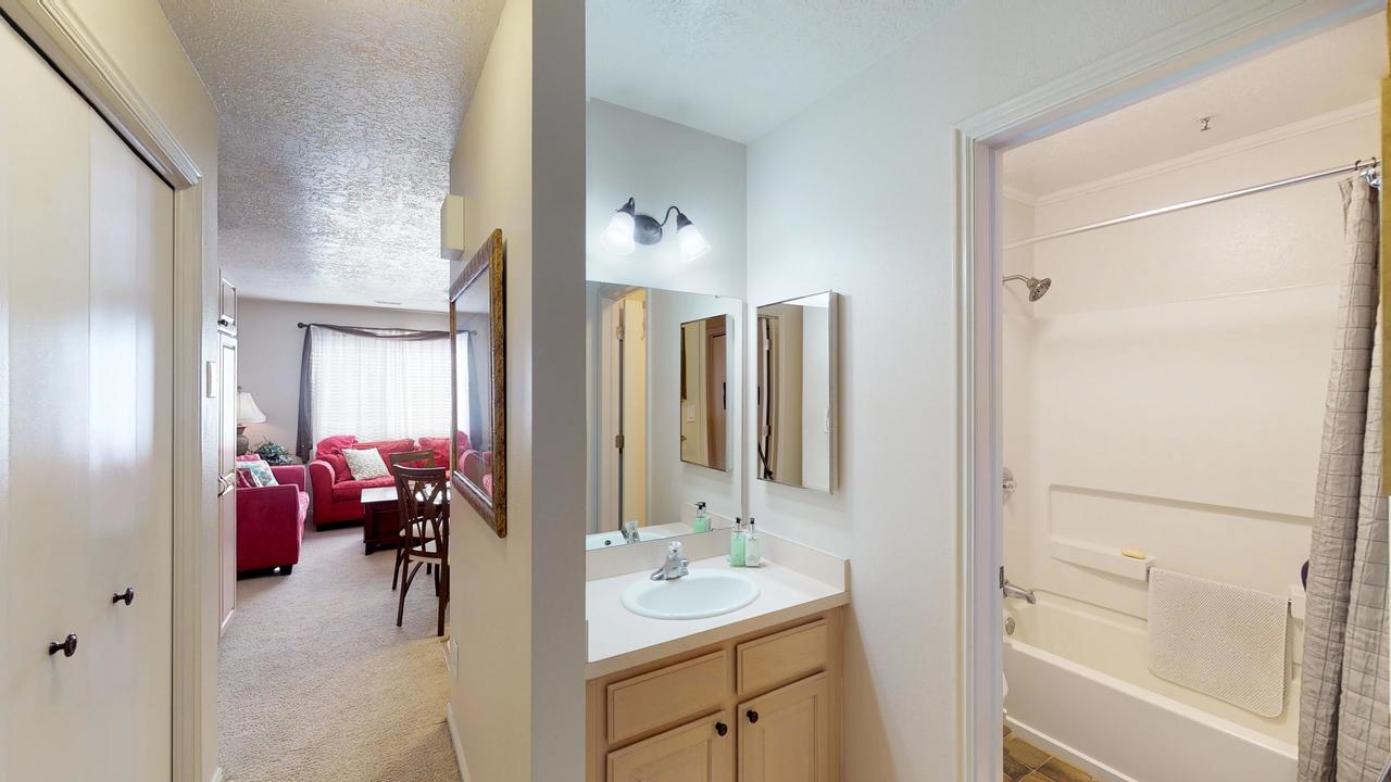 Monaco Court Apartments - thumb 5