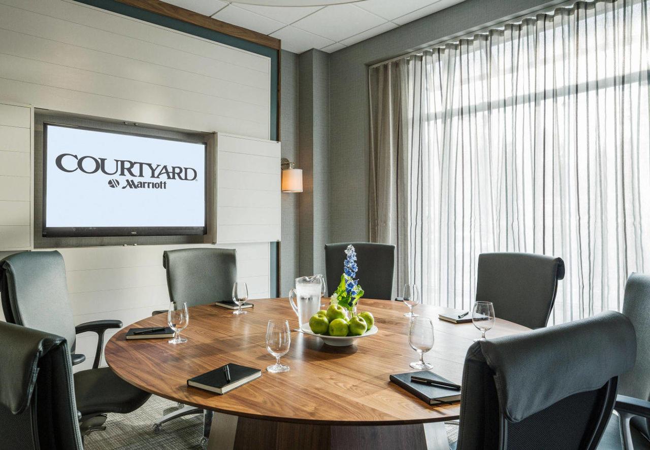 Courtyard Burlington Harbor - thumb 17