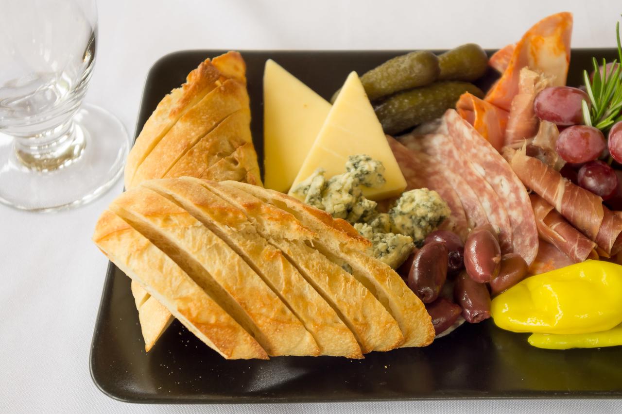 Majestic Inn And Spa - thumb 7