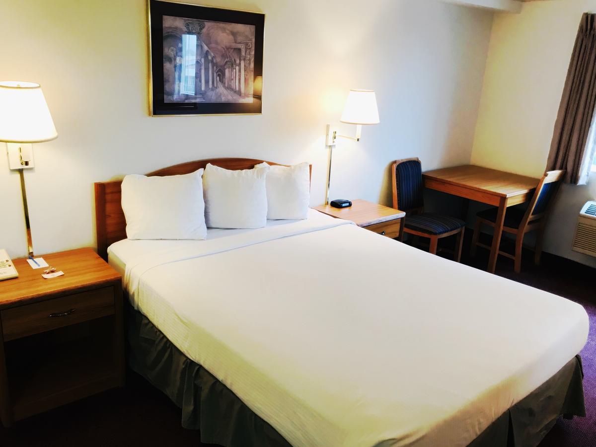 Peppermill Empress Inn - thumb 1