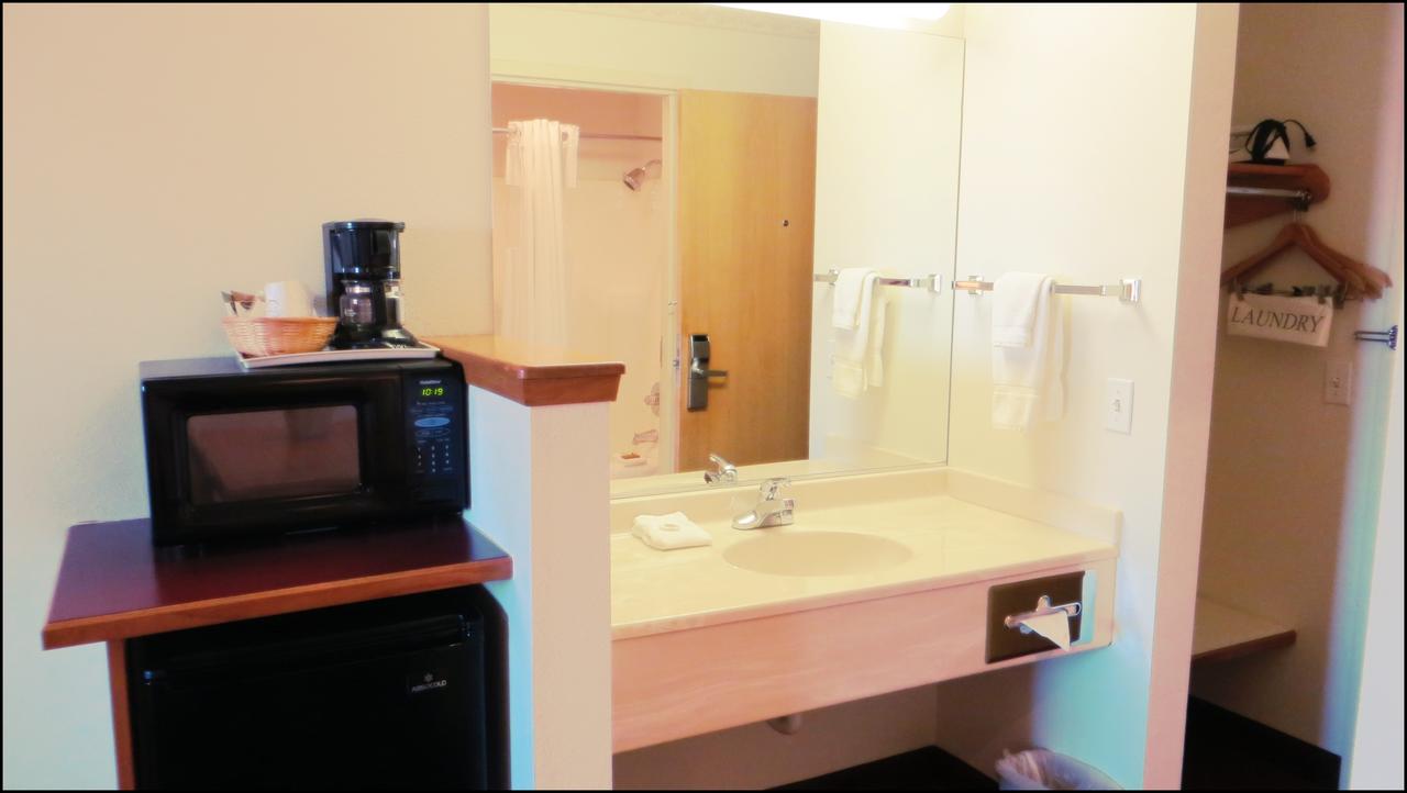 Peppermill Empress Inn - thumb 37