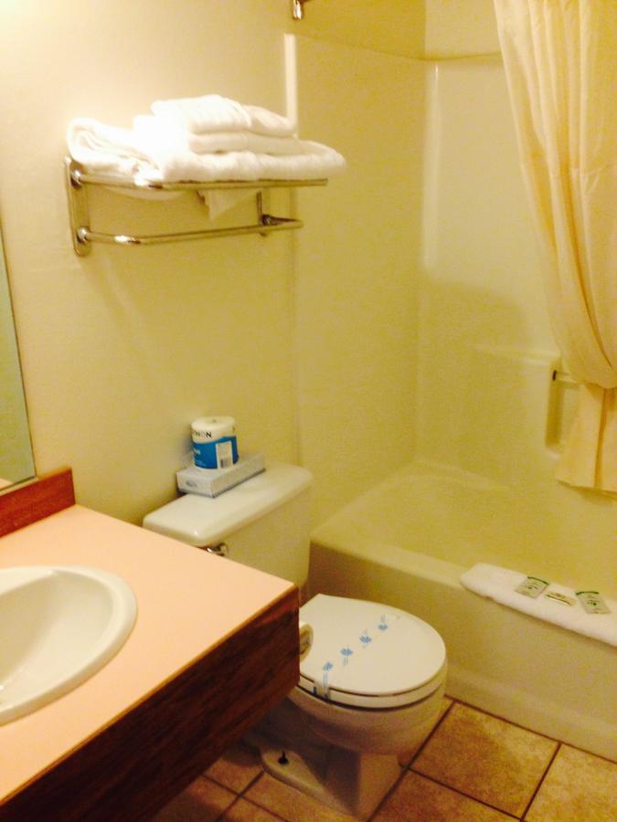 Bay City Motor Inn - thumb 25