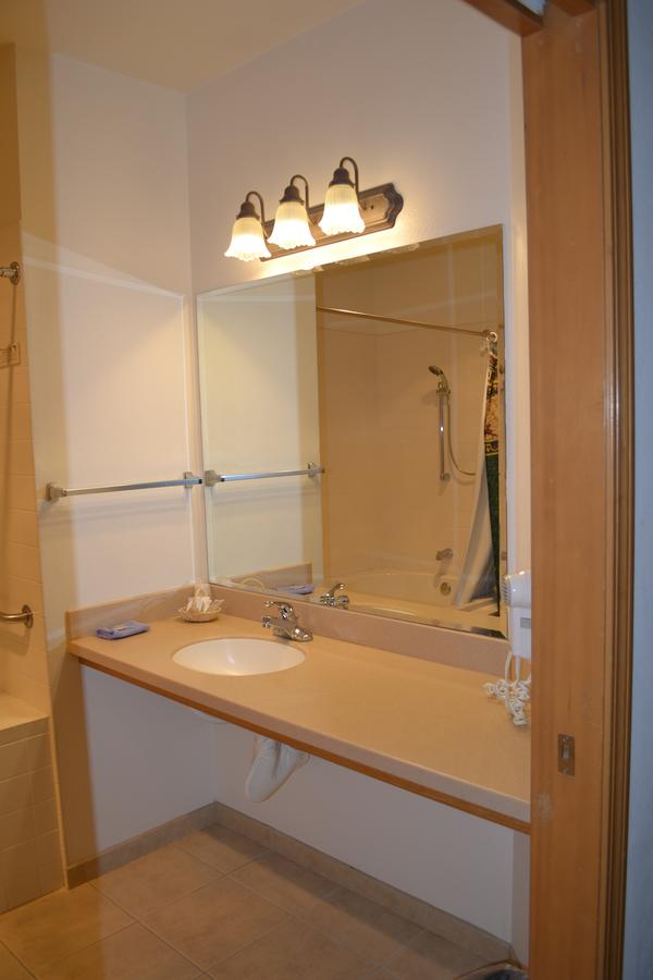 Anaco Bay Inn - thumb 14