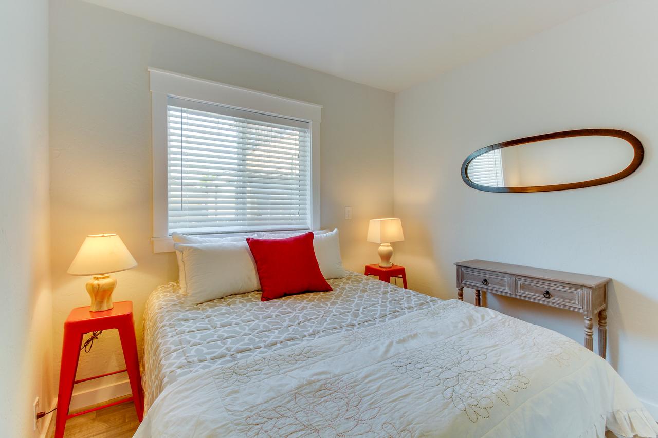 Cultural Cottage In Old Town Anacortes - thumb 19