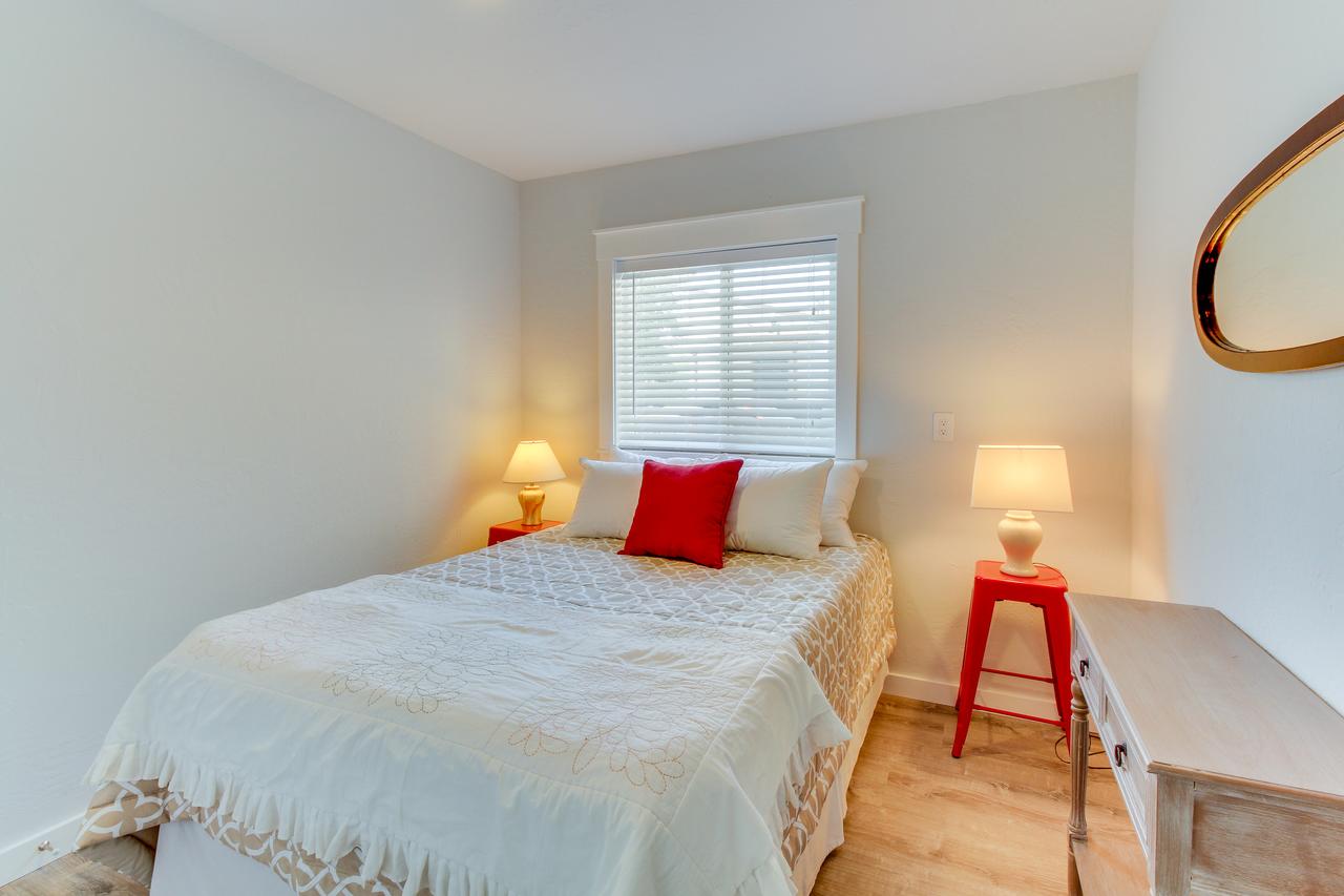 Cultural Cottage In Old Town Anacortes - thumb 18