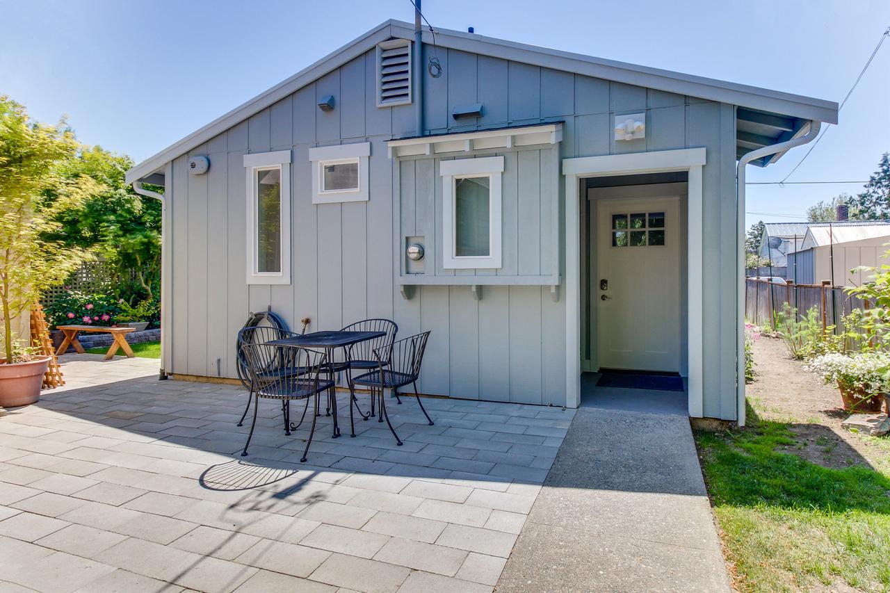 Cultural Cottage In Old Town Anacortes - thumb 1