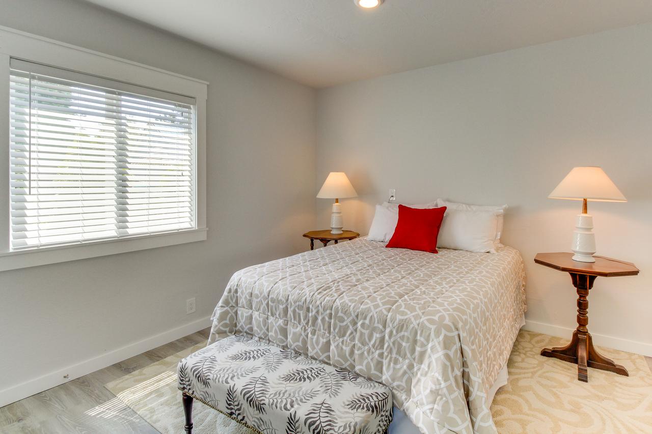 Cultural Cottage In Old Town Anacortes - thumb 16