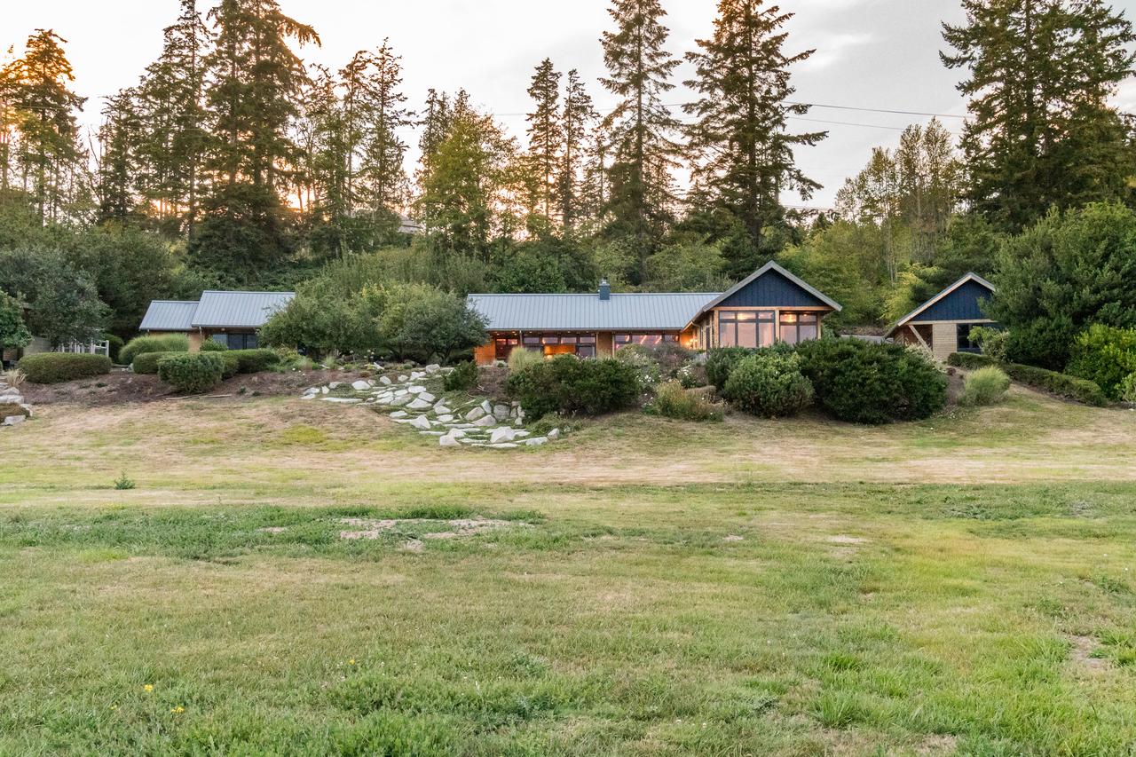 Fidalgo Island Waterfront Stunner - thumb 39