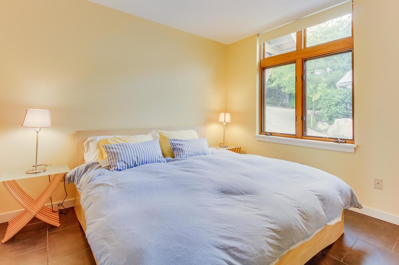 Fidalgo Island Waterfront Stunner - thumb 35