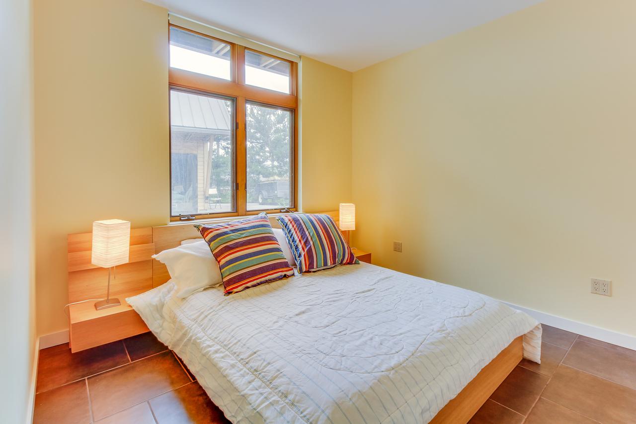 Fidalgo Island Waterfront Stunner - thumb 32