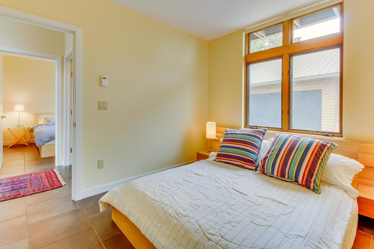 Fidalgo Island Waterfront Stunner - thumb 31