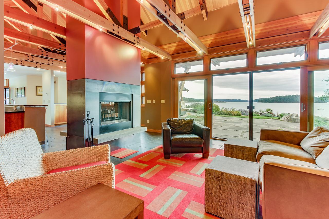 Fidalgo Island Waterfront Stunner - thumb 5