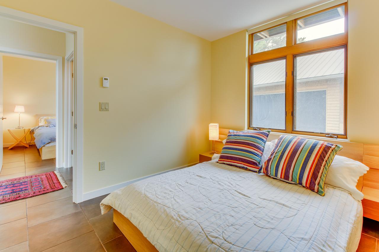 Fidalgo Island Waterfront Stunner - thumb 30