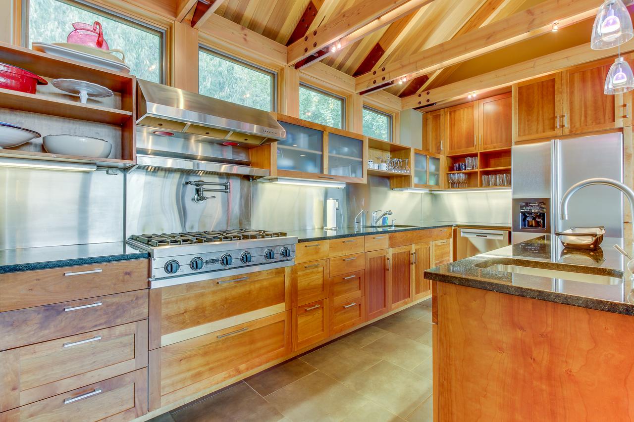 Fidalgo Island Waterfront Stunner - thumb 13