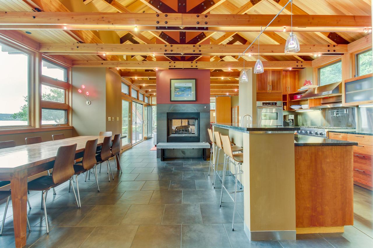 Fidalgo Island Waterfront Stunner - thumb 10