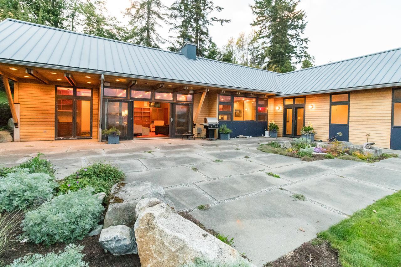 Fidalgo Island Waterfront Stunner - thumb 40