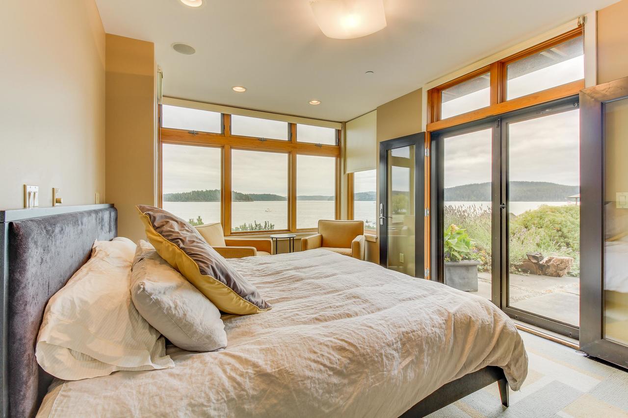 Fidalgo Island Waterfront Stunner - thumb 22