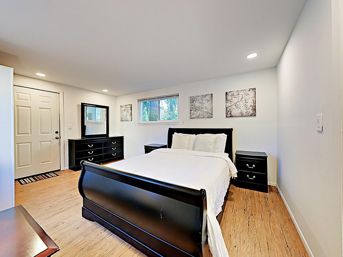 Shoreline Apartment - thumb 11