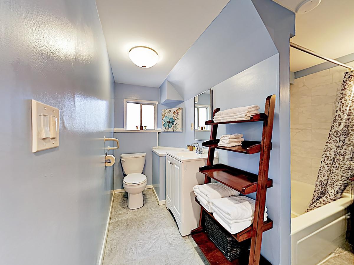 Shoreline Apartment - thumb 21