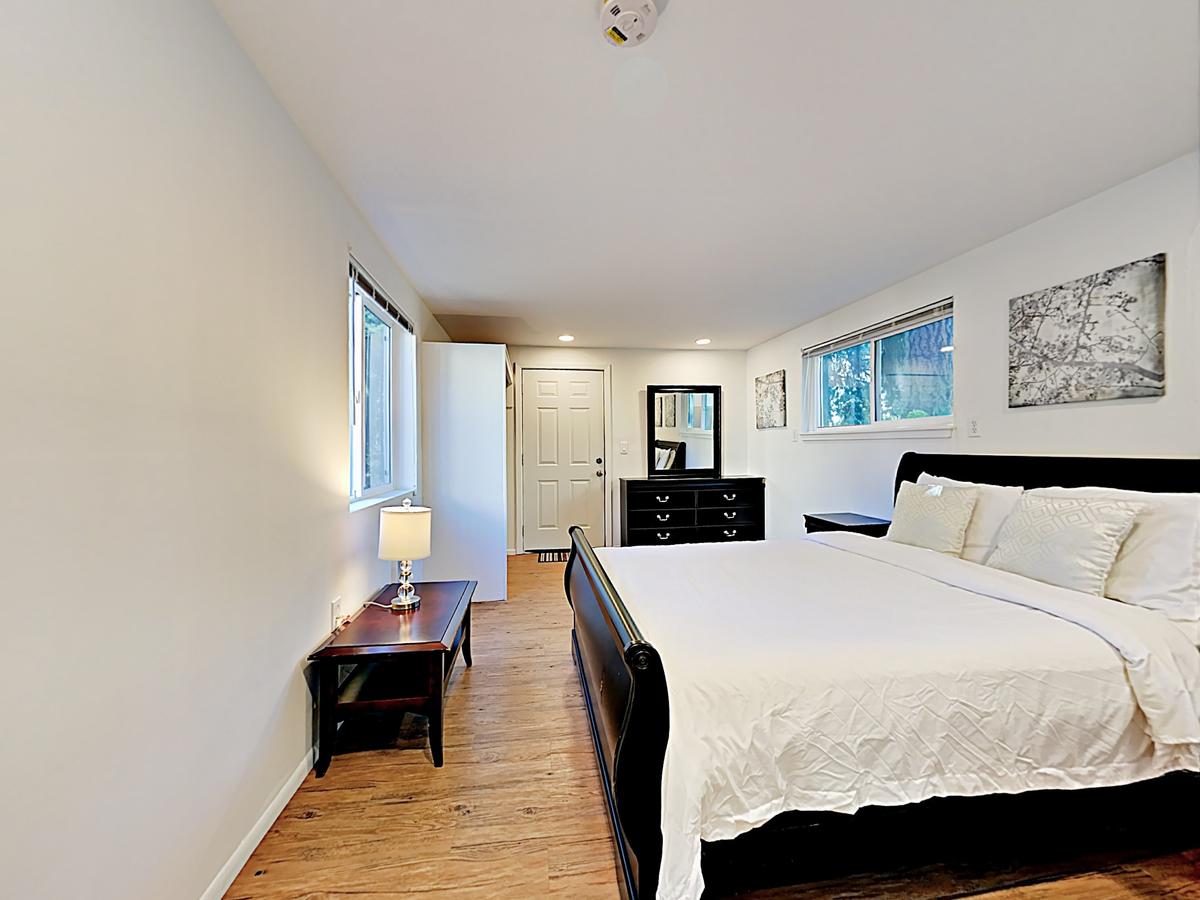 Shoreline Apartment - thumb 18