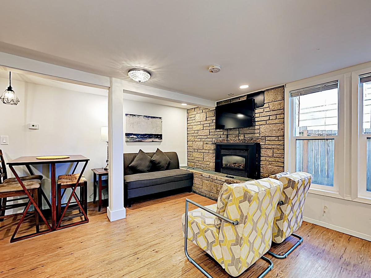 Shoreline Apartment - thumb 2