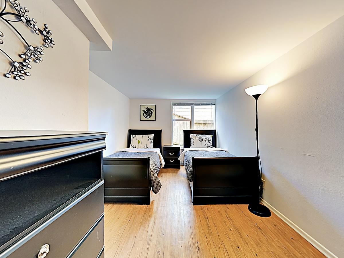 Shoreline Apartment - thumb 5