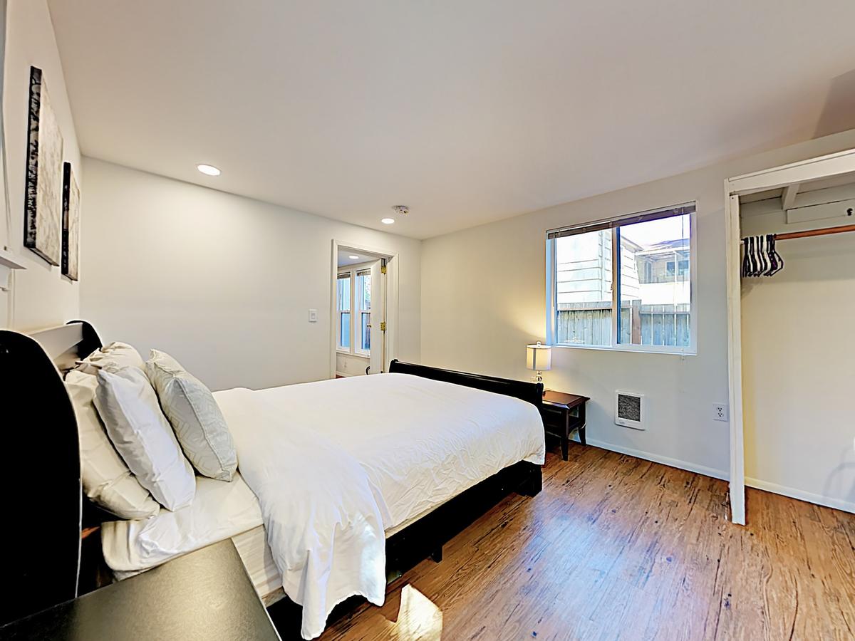 Shoreline Apartment - thumb 9