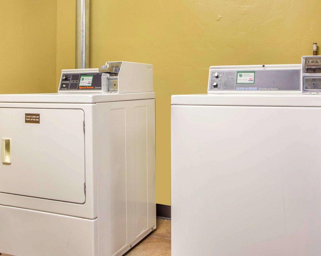 Econo Lodge Inn & Suites Green Bay - thumb 3