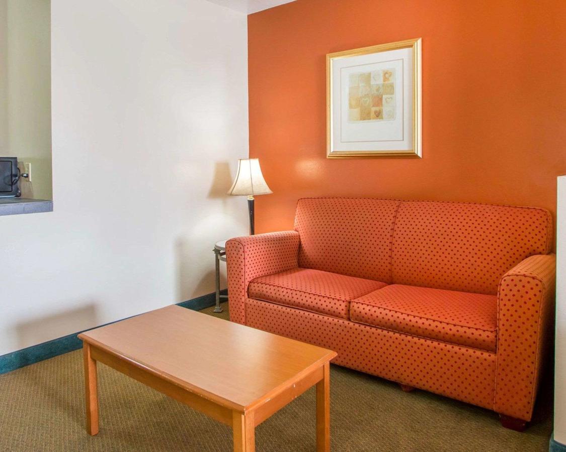 Econo Lodge Inn & Suites Green Bay - thumb 28