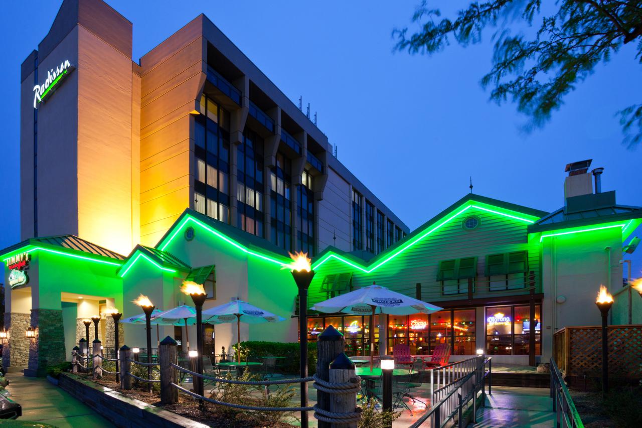 Radisson Hotel Milwaukee West - thumb 0