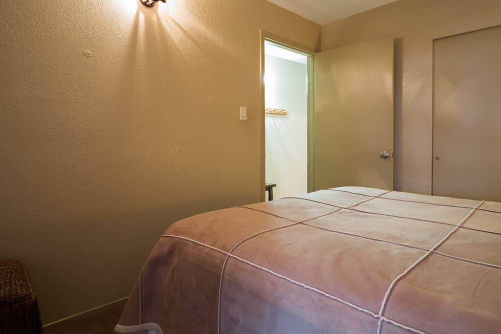 213 1br Snowcrest Condo Walk 2 Lift - thumb 1