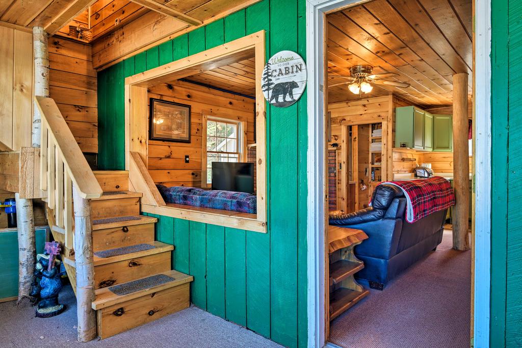 'Grouse Landing' Cozy Waterfront Home On Back Lake - thumb 3