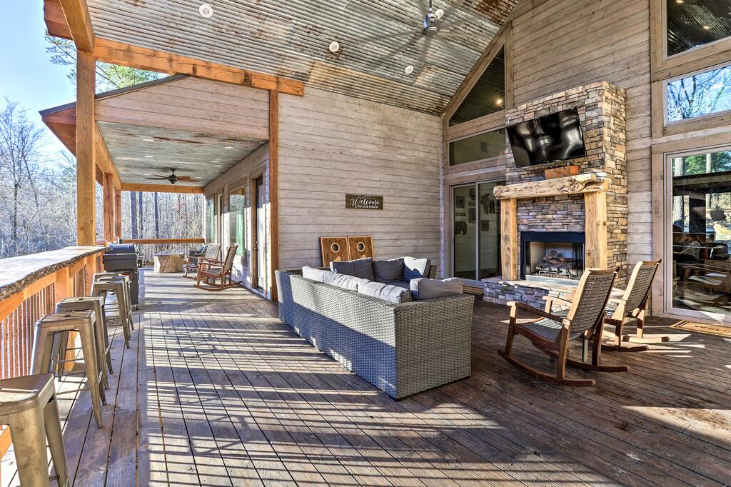 'Whiskey Creek' Retreat - Hot Tub, Grill & Games! - thumb 2