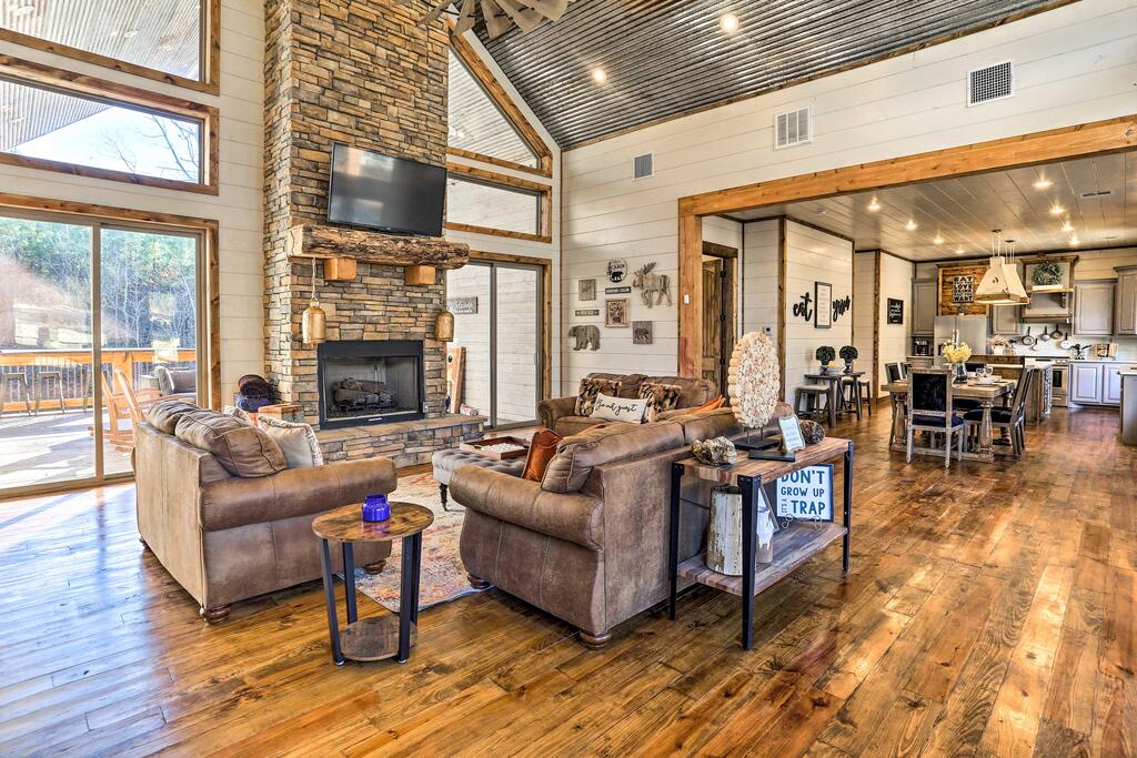 'Whiskey Creek' Retreat - Hot Tub, Grill & Games! - thumb 3