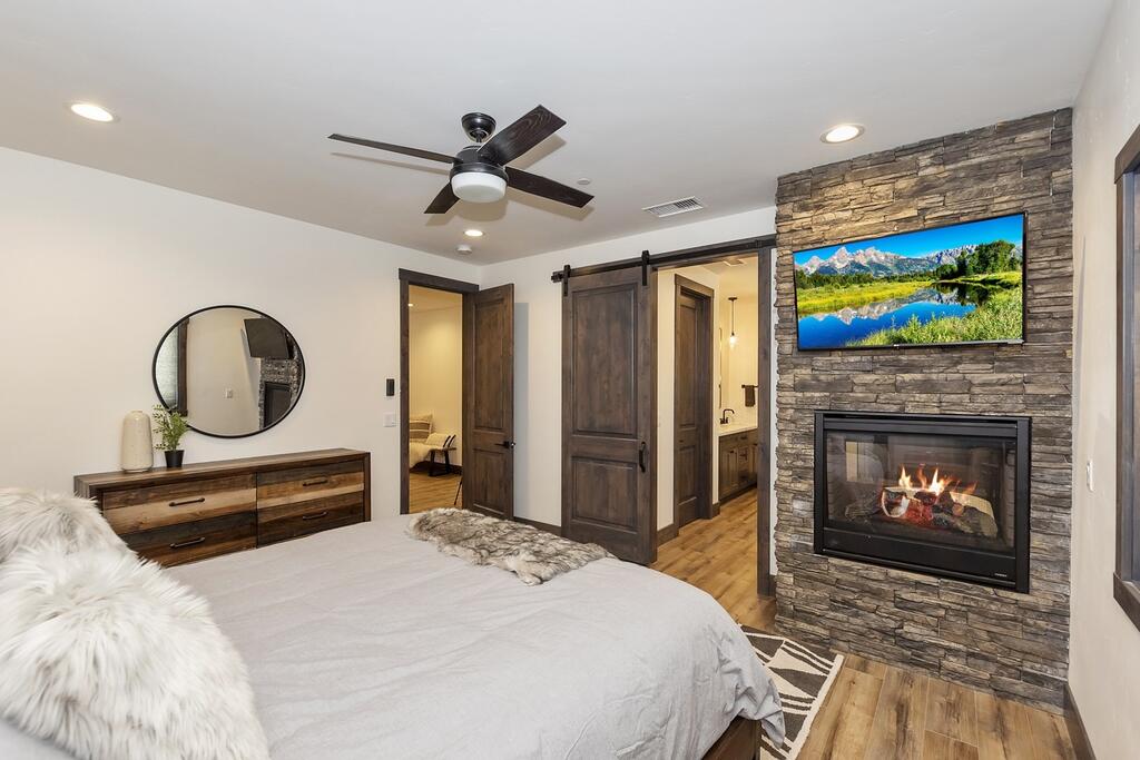 001 Living The Dream Cabin - thumb 2