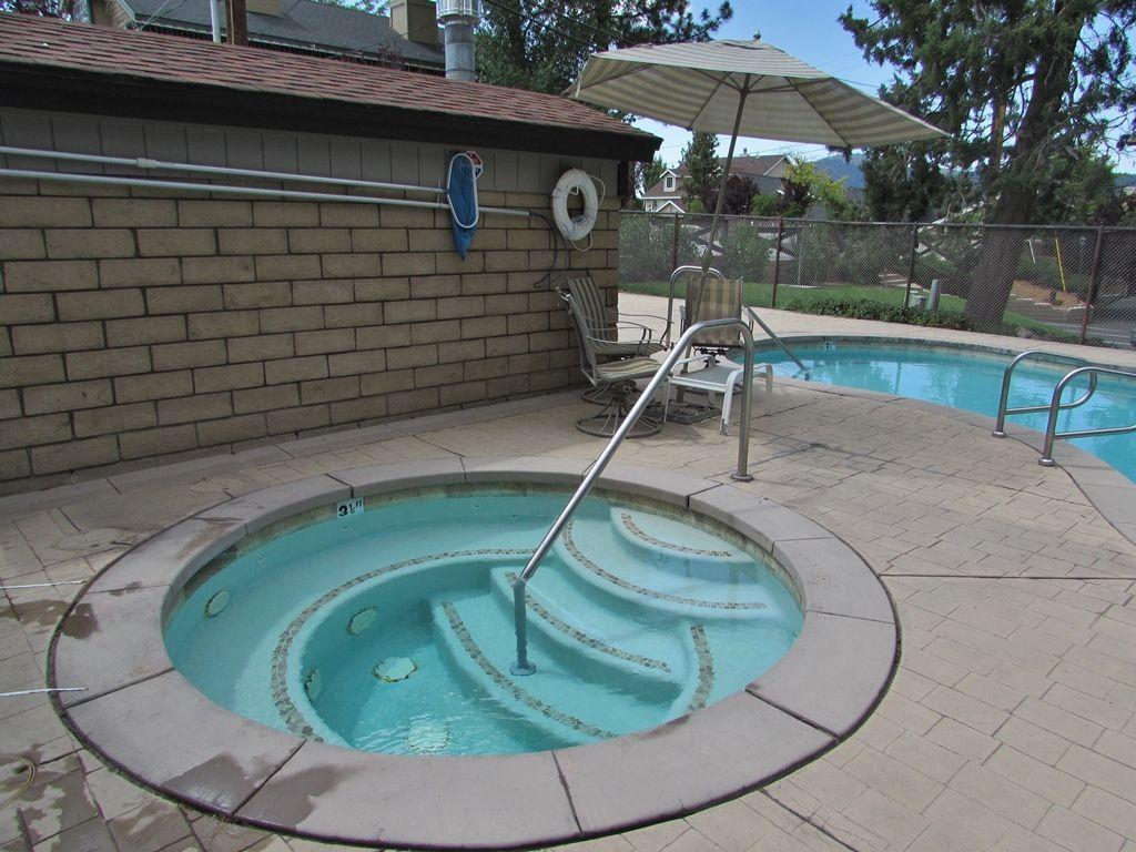 029 Lakefront Luxury Home - thumb 2