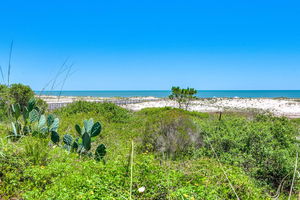 106W Bright 3BR And 3BA Corner Condo With Gulf View