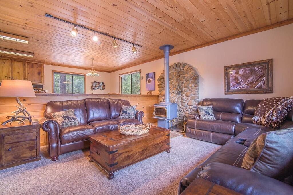 12050 Viking Way  Classic 3 BR / 2 BA Near Tahoe Donner Ski Area! - thumb 0