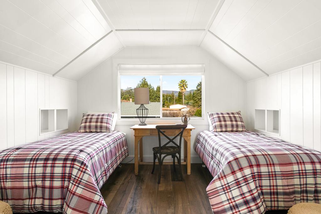 1349 Cherry Tree Court Home - thumb 2