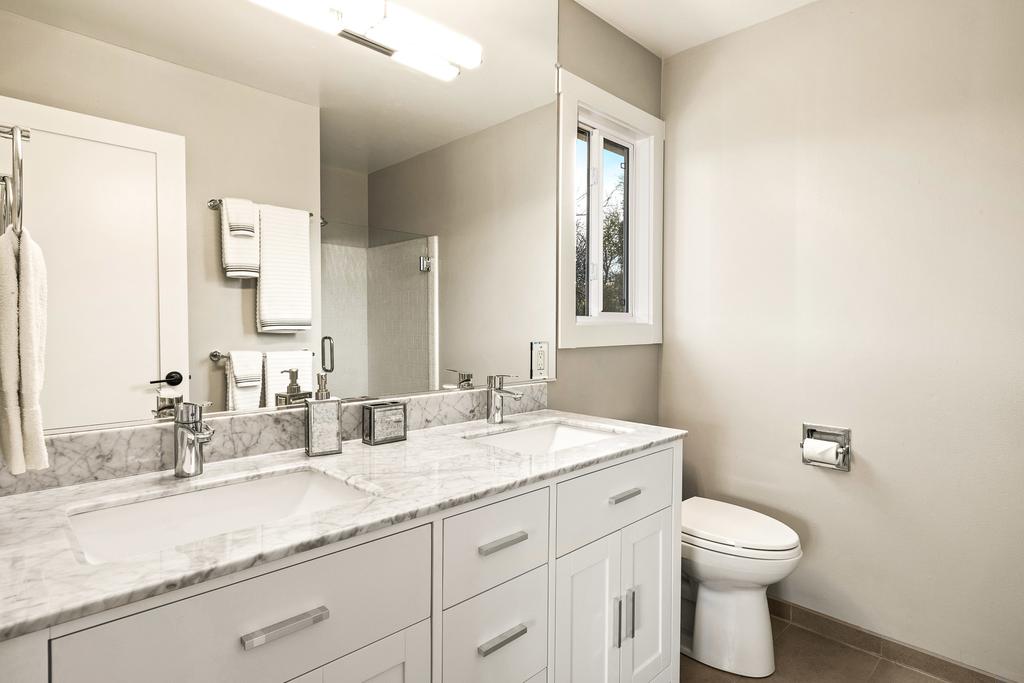 1349 Cherry Tree Court Home - thumb 3