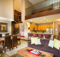 2 Bedrooms w/ Large Loft + 2.5 Baths - Sleeps 8. Free Grocery Delivery! - Accommodation Alabama