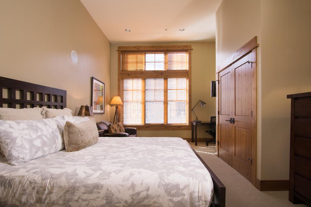 2 Bedrooms W/ Large Loft + 2.5 Baths - Sleeps 8. Free Grocery Delivery! - thumb 3