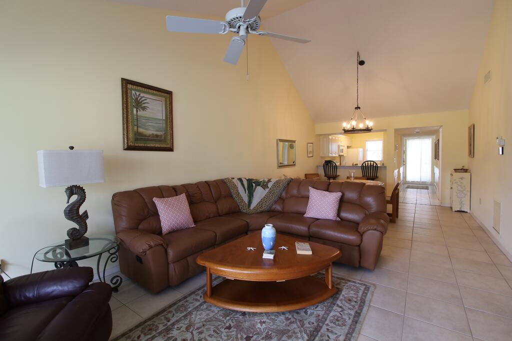 2nd FL 2 BR Unit Condo With Vaulted Ceilings In Plantation Golf Club - thumb 0