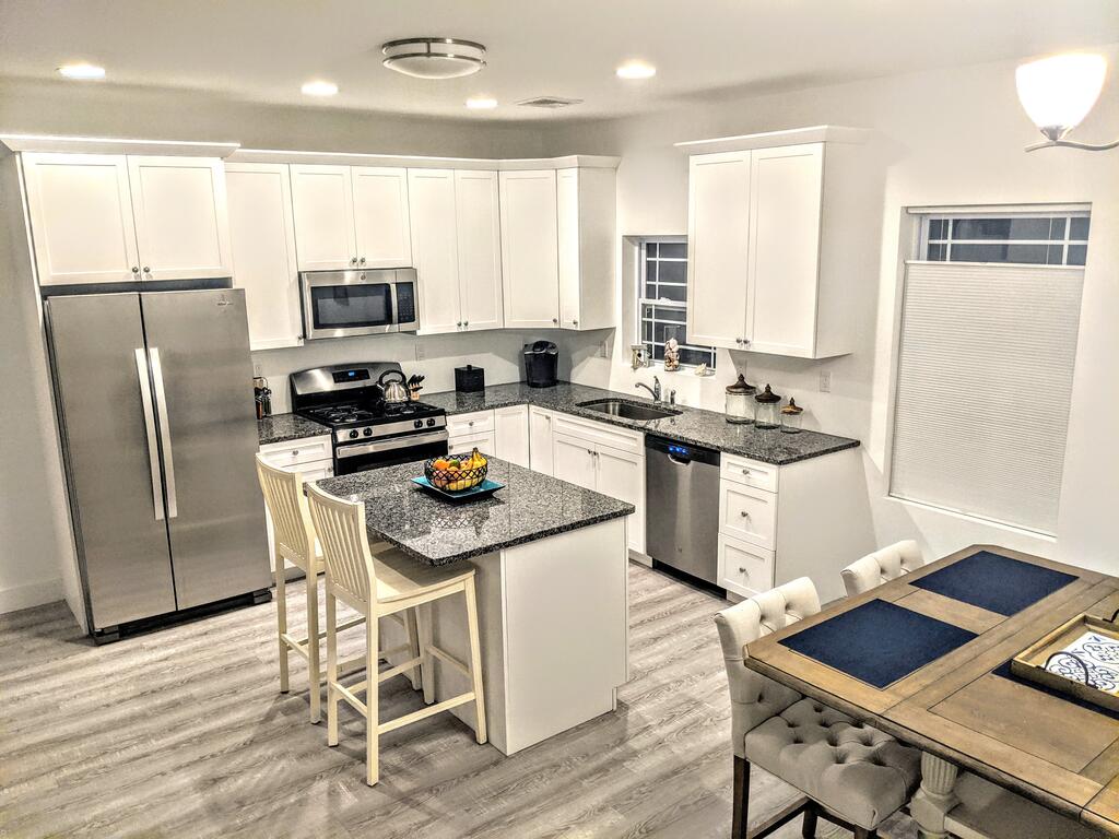 3 Blocks To The Beach! - 3 BR/2.5 Bath - thumb 1