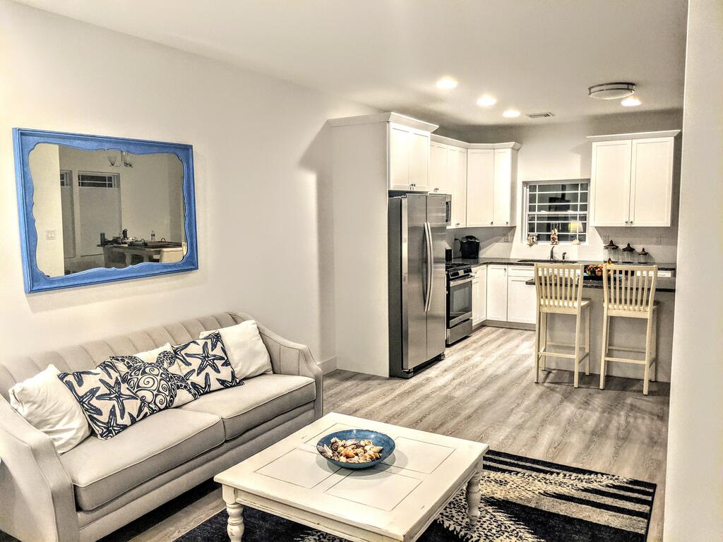 3 Blocks To The Beach! - 3 BR/2.5 Bath - thumb 0